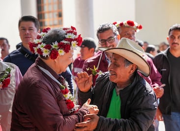 Julio Menchaca refuerza la reconstrucción en Lolotla con obras y programas sociales