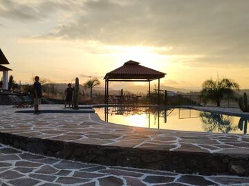 Cadereyta de Montes, un destino mágico de ecoturismo y aventura en la presa Zimapán