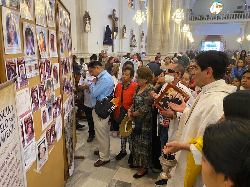 En La Villita, el monseñor Óscar Roberto Domínguez ofició una misa por el Día Internacional de Personas Víctimas de Desaparición Forzada en donde llamó a no guardar silencio ante la violencia y pidió no normalizar las desapariciones de personas.
Luis Soriano
