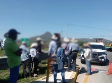 Productores de maíz mantienen bloqueos en Hidalgo y estados vecinos para exigir mejor precio de garantía