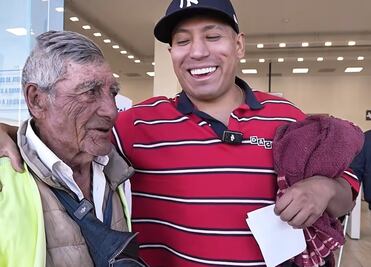 Video: Yulay, reconocido youtuber, visita Tulancingo y regala celulares 