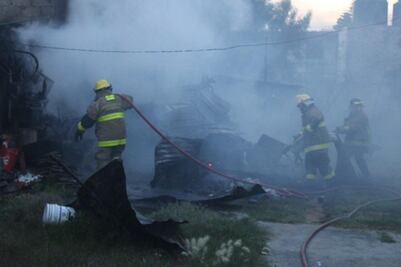 Incendio en Tizayuca por cohetones de procesión religiosa