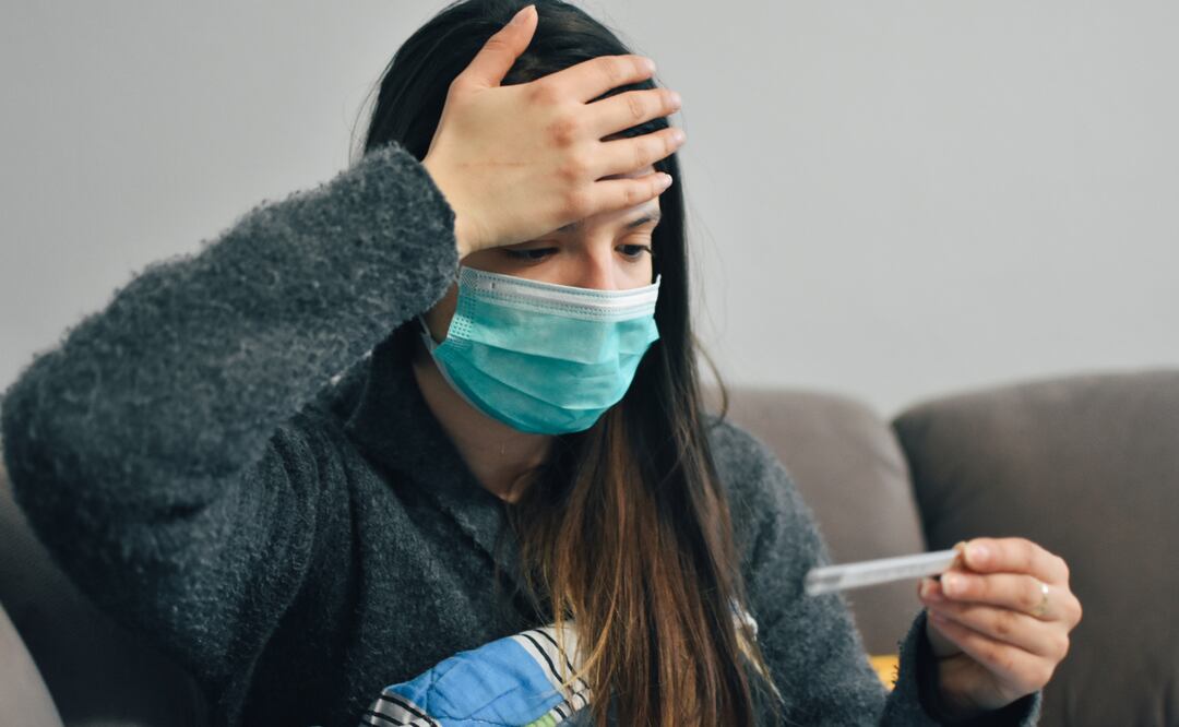 Las personas acuden a vacunarse contra influenza y Covid | Imagen ilustrativa