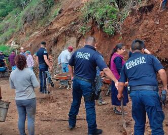 Apoyan 250 policías estatales en limpieza de Huehuetla