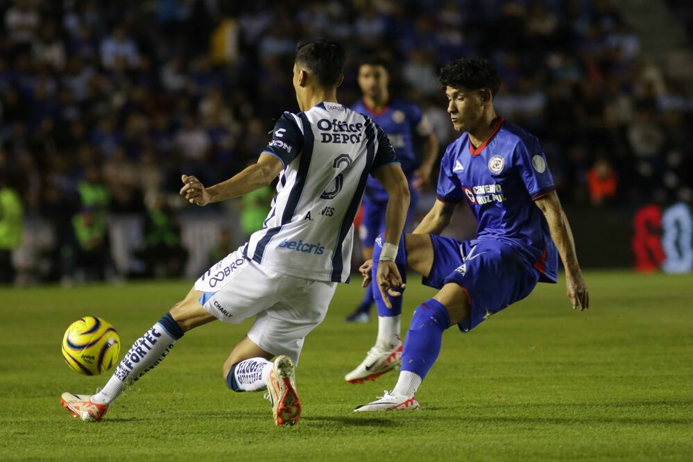 EUM20240113DEP15.JPG CIUDAD DE MÉXICO. Soccer/Futbol-Cruz Azul.- 13 de enero de 2024. Aspectos del partido entre el Cruz Azul y Pachuca en el Estadio Ciudad Deportiva, dentro de la fecha 1 del torneo Clausura 2024. Foto: Agencia EL UNIVERSAL/Carlos Mejía/EELG