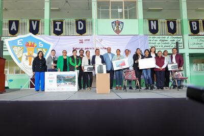 Inauguran edificio escolar y entregan equipamiento en Mixquiahuala