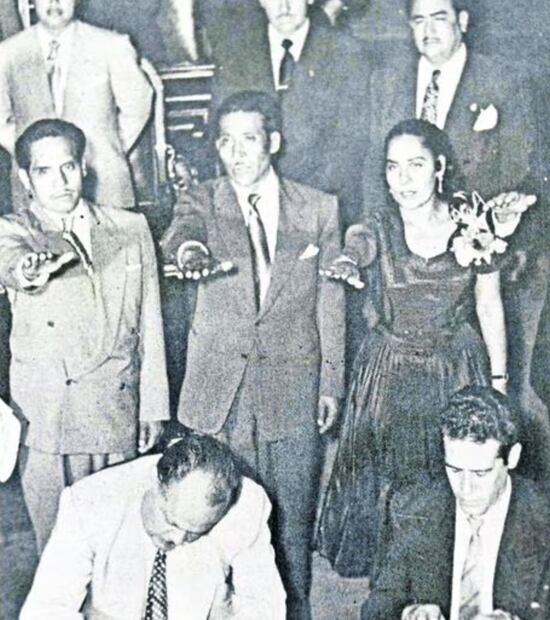 Aurora Jiménez (der.) fue la primera diputada federal, por Baja California. Foto: Hemeroteca El Universal