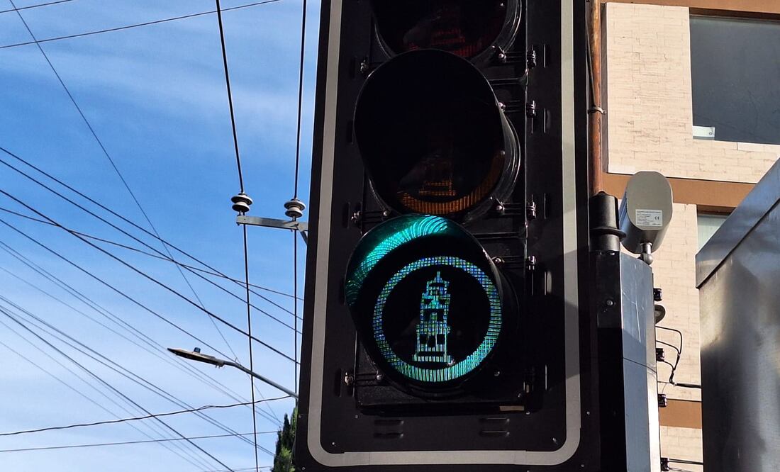 Hay semáforos que son antiguos, que cuando fallan es difícil conseguir las partes dañadas por lo que se deben cambiar completamente | Foto: Cinthya Carbajal