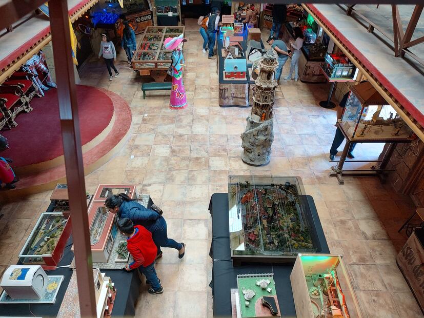 ¿Conoces el Castillo de Dragones que resguarda un mundo de miniaturas? | Foto: Facebook