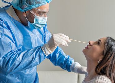 Van 42 mil 143 casos sospechosos de Covid-19 en 2024