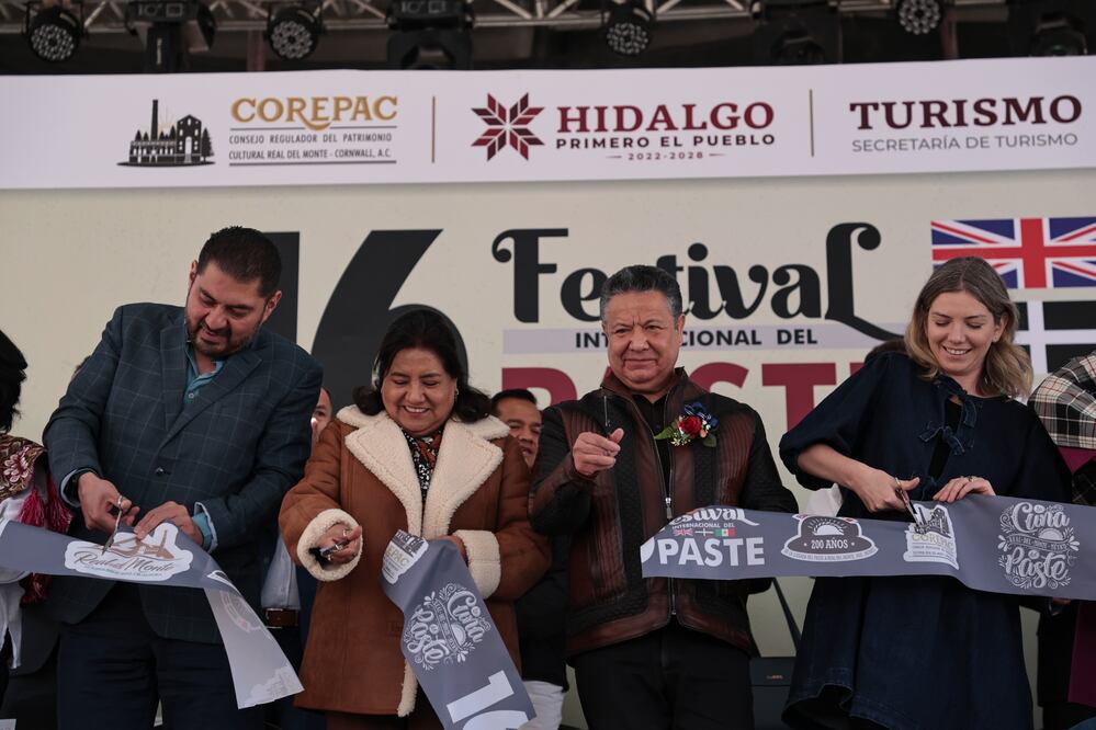 Julio Menchaca encabezó la inauguración del Festival Internacional del Paste I Foto: Gobierno de Hidalgo