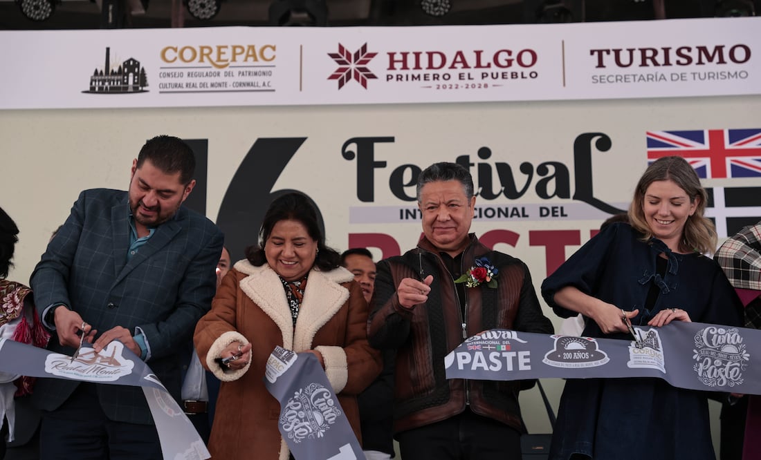 Julio Menchaca encabezó la inauguración del Festival Internacional del Paste I Foto: Gobierno de Hidalgo