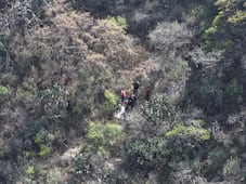 Rescatan a adulto mayor tras caída en peñasco de Tula