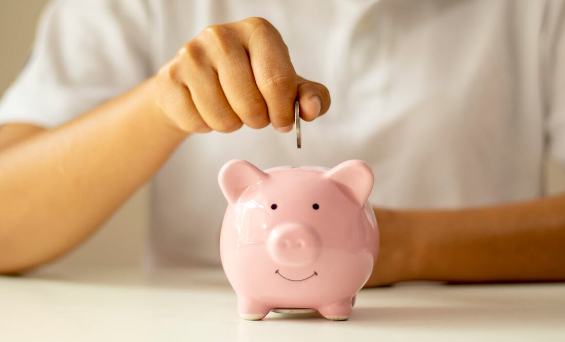 Ahorrar 5 pesos diarios hará que al mes tengas 150 pesos, si ahorras 10 pesos diarios en 30 días tendrás 300 pesos, si son 20 serán 600 pesos y si guardas billetes de 50 pesos tendrás mil 500 en un mes | Imagen ilustrativa