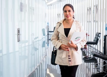 Simey Olvera presenta su primer informe de labores en el Senado