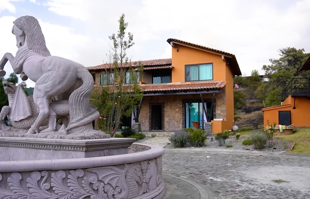El Instituto para Devolver al Pueblo lo Robado (Indep) subasta un terreno ubicado dentro del fraccionamiento Tapalpa Country Club, en Tapalpa, Jalisco, el mismo en donde en febrero pasado cayó abatido Nemesio Oseguera I Foto. captura de video