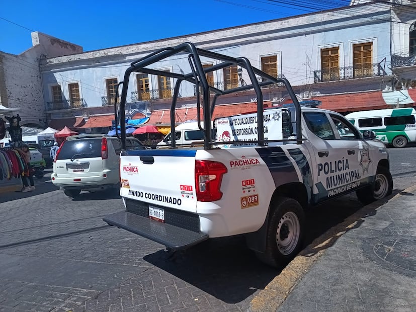 Quitan puestos en calle Patoni, tras pelea entre comerciantes 
Fotos Lourdes Naranjo