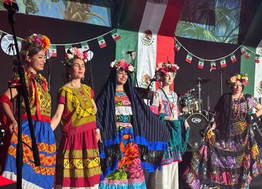 La comunidad mexicana en París celebró el Grito de Independencia con música, moda y tradición