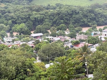 Vecinos del municipio de Tepehuacán solicitan ayuda tras quedar incomunicados