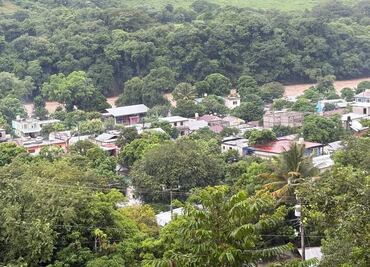 Vecinos del municipio de Tepehuacán solicitan ayuda tras quedar incomunicados