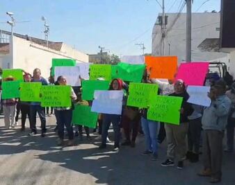 Familiares del regidor detenido se manifiestan en el Juzgado Penal de Actopan