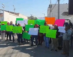 Familiares del regidor detenido se manifiestan en el Juzgado Penal de Actopan