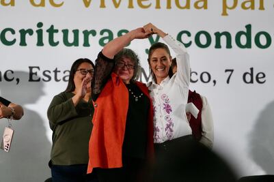 Claudia Sheinbaum inicia conmemoración del Día Internacional de la Mujer con entrega de 500 escrituras y 447 condonaciones de créditos a mujeres 