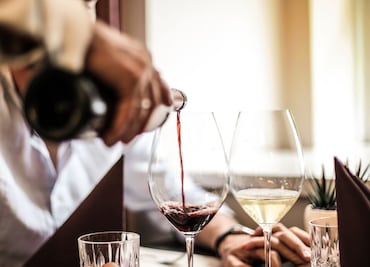 Restauranteros piden se les permita vender alcohol el 2 de junio