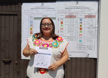 Tania Meza recibe constancia de mayoría