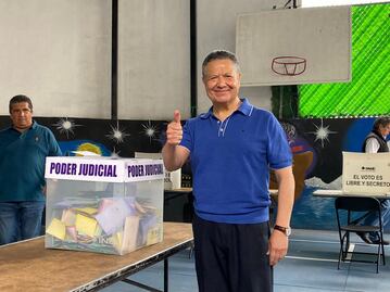 Julio Menchaca votó y llamó a participar en elección judicial: "la democracia exige ciudadanía"