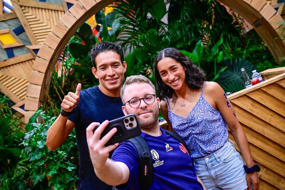 Rosa María Tapia y Aram Peña Flor, se encontraron ayer con la comunidad mexicana en París, donde fueron recibidos con entusiasmo I
Fotos: Casa México París