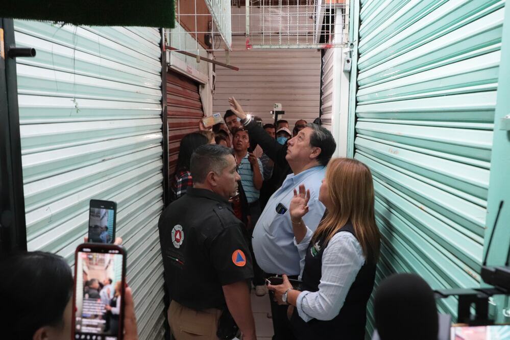 Autoridades municipales habían acordado con los comerciantes el retiro de estructuras metálicas como una medida de protección civil I Foto: Luis Soriano