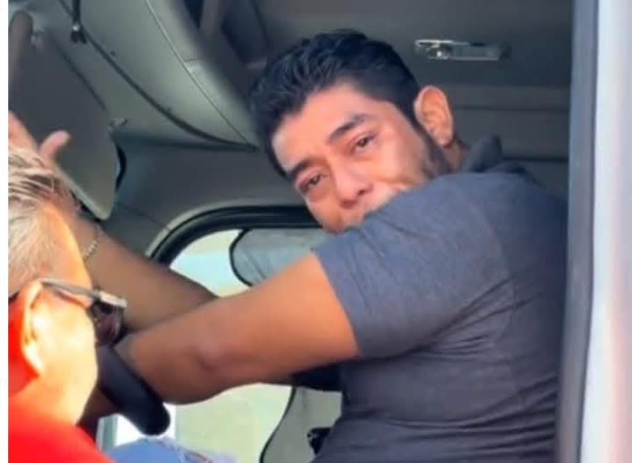 Un transportista de carga pesada se hizo viral en redes, luego de tuvo un accidente en el trailer con daños materiales solamente I Foto: Especial