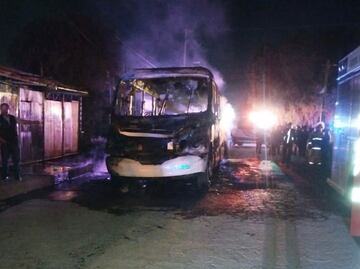 Sujetos incendian autobús en Tizayuca durante la madrugada