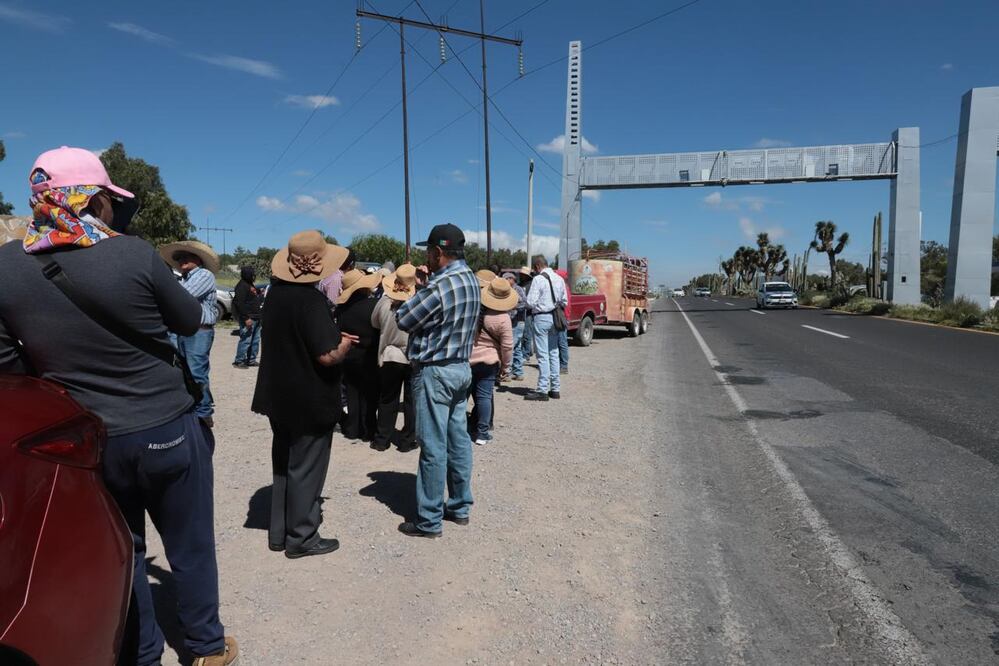 Ejidatarios de Santiago Tlapacoya liberan la México-Actopan I Foto: Luis Soriano