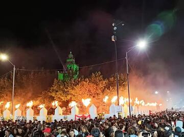Fieles del Señor de Jalpan presencian el encendido de Luminarias en Ixmiquilpan