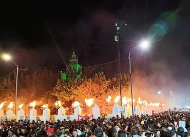 Fieles del Señor de Jalpan presencian el encendido de Luminarias en Ixmiquilpan
