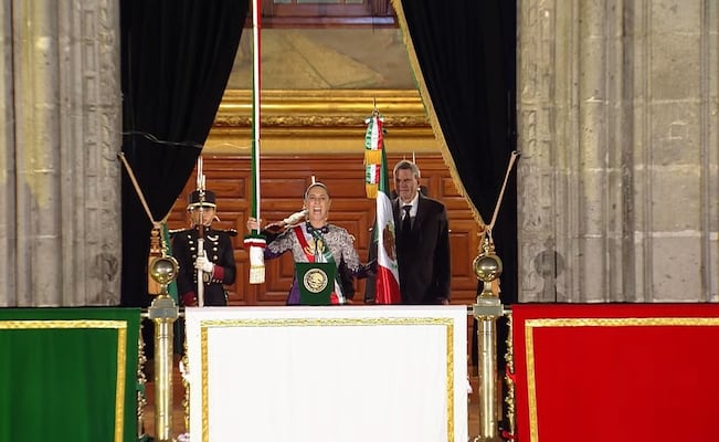 Heroínas, migrantes y la dignidad del Pueblo de México, destacan en las arengas emitidas por Claudia Sheinbaum