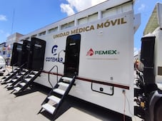 Unidad médica móvil de Pemex acerca atención preventiva a habitantes de Tulancingo
