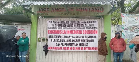 Padres de familia toman escuela en Orizatlán exigen solución al programa 'La Escuela es Nuestra'