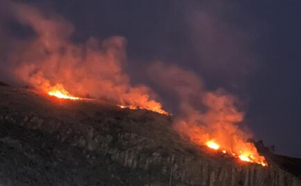 Incendio en cerro de Huapalcalco alarma a la población