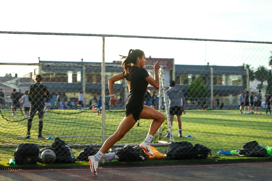 Paula Martínez, joven promesa del atletismo hidalguense que corre con rumbo al alto rendimiento internacional | Foto: Josué Ortiz