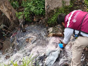 Clausuran drenaje municipal por descargas contaminantes al río Tepeji
