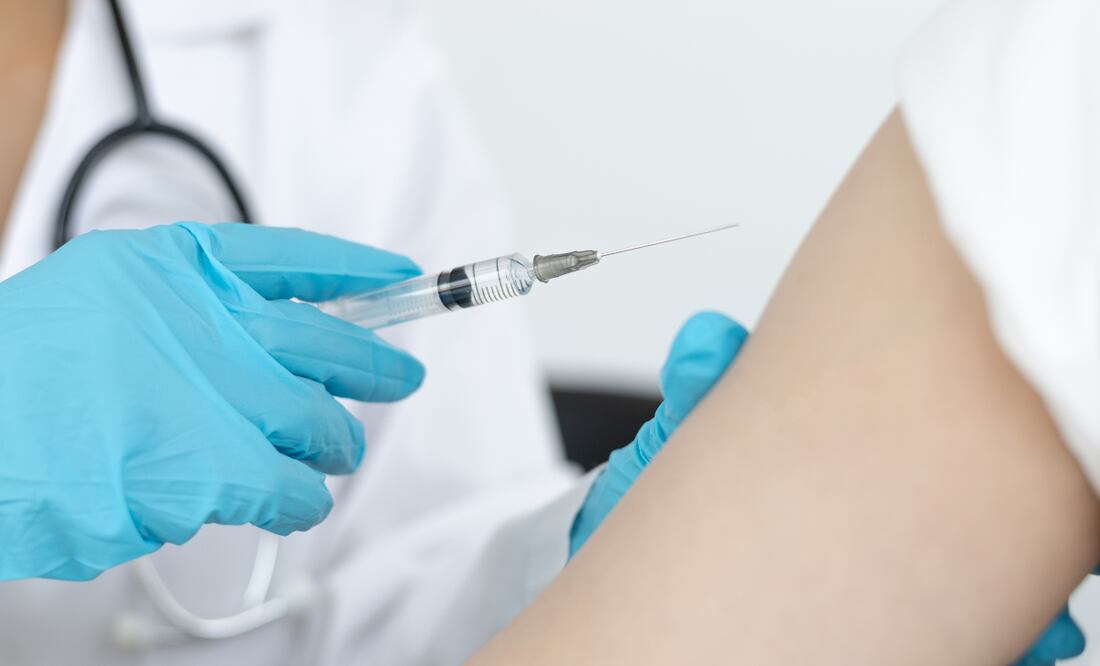 La vacuna de Pfizer se encuentra a la venta en farmacias y en la Cruz Roja | Imagen ilustrativa