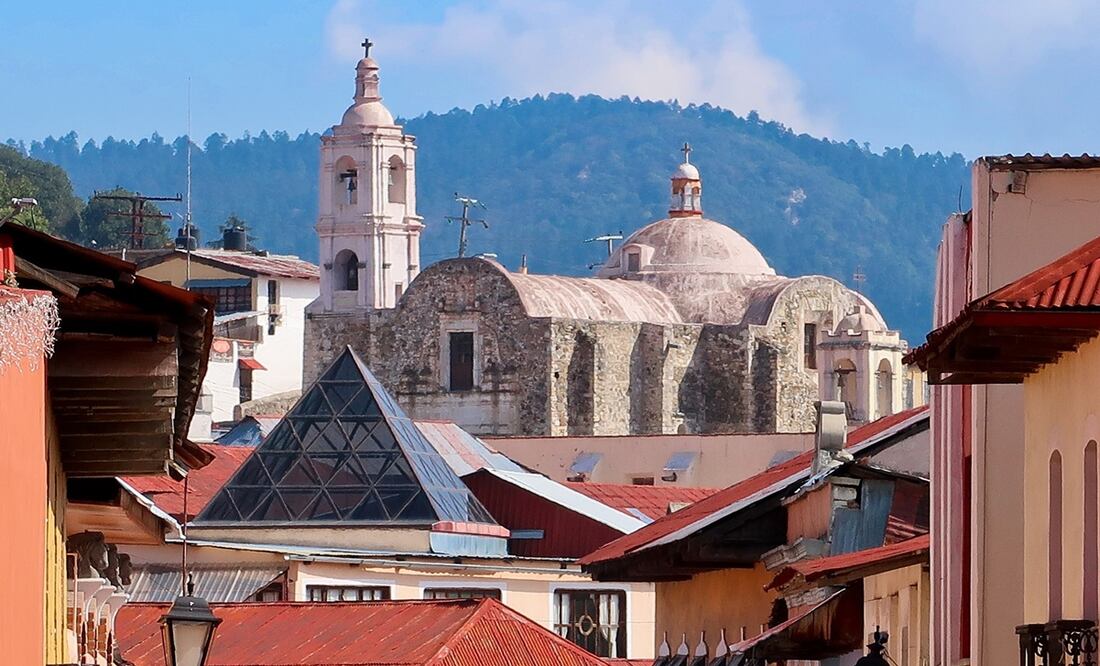 Hidalgo, con sus paisajes montañosos y su clima frío, es hogar de varios pueblos mágicos que se convierten en destinos perfectos para disfrutar del invierno.