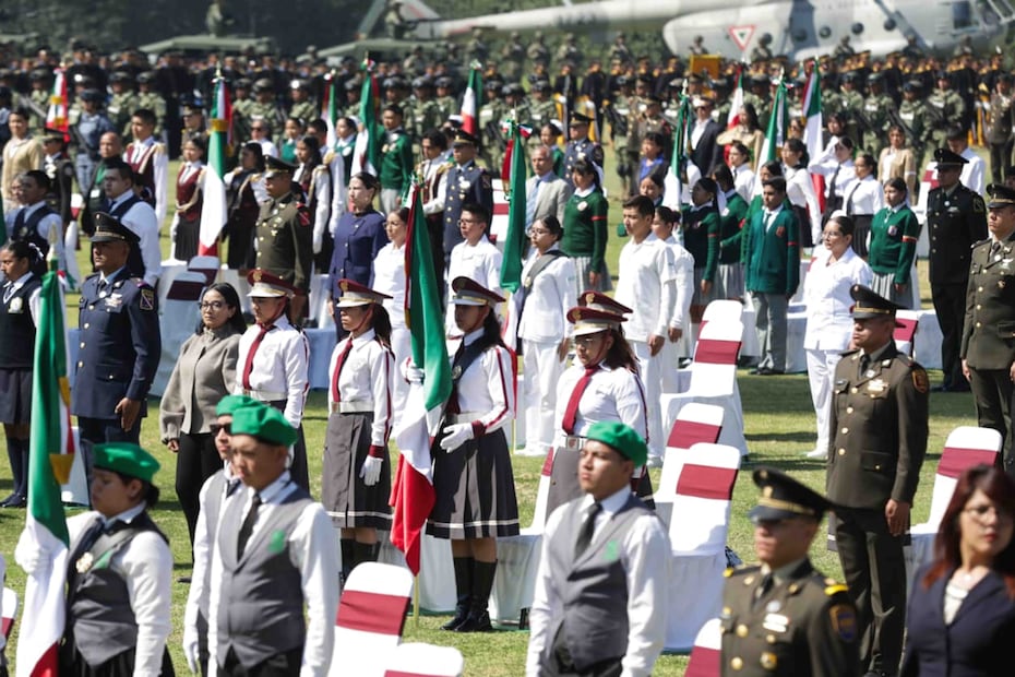 La presidenta de México, Claudia Sheinbaum Pardo encabezó la ceremonia por el Día de la bandera en el Campo Marte. Foto: Agencia EL UNIVERSAL/Carlos Mejía/RDB.