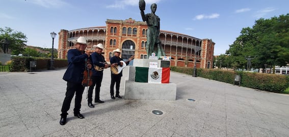 Son huasteco de Hidalgo llega a España de la mano del Trío Sendero Hidalguense