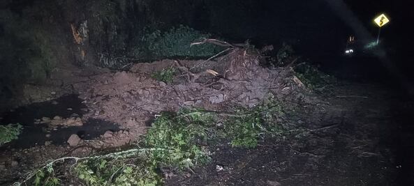 Tormenta provoca derrumbe en la México–Tampico, a la altura de Tlanchinol