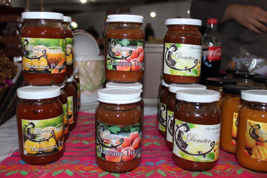 Karim y su madre ofrecen mermeladas únicas en la Feria de Pachuca | Foto: Cinthya Carbajal