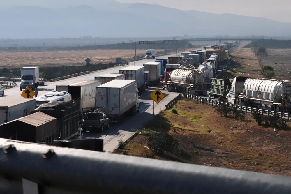 Ejidatarios mantienen bloqueo en Arco Norte; hoy inician pláticas | Foto: Luis Soriano